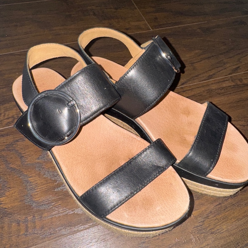UGGs Black Strappy Sandals with Buckle